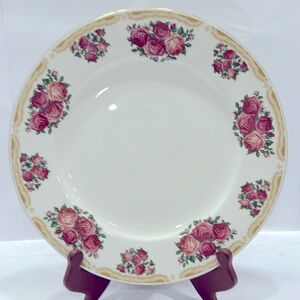 Farberware Fine China “Syney Roses” #4092. Dinner plate 10.5”. A2444.